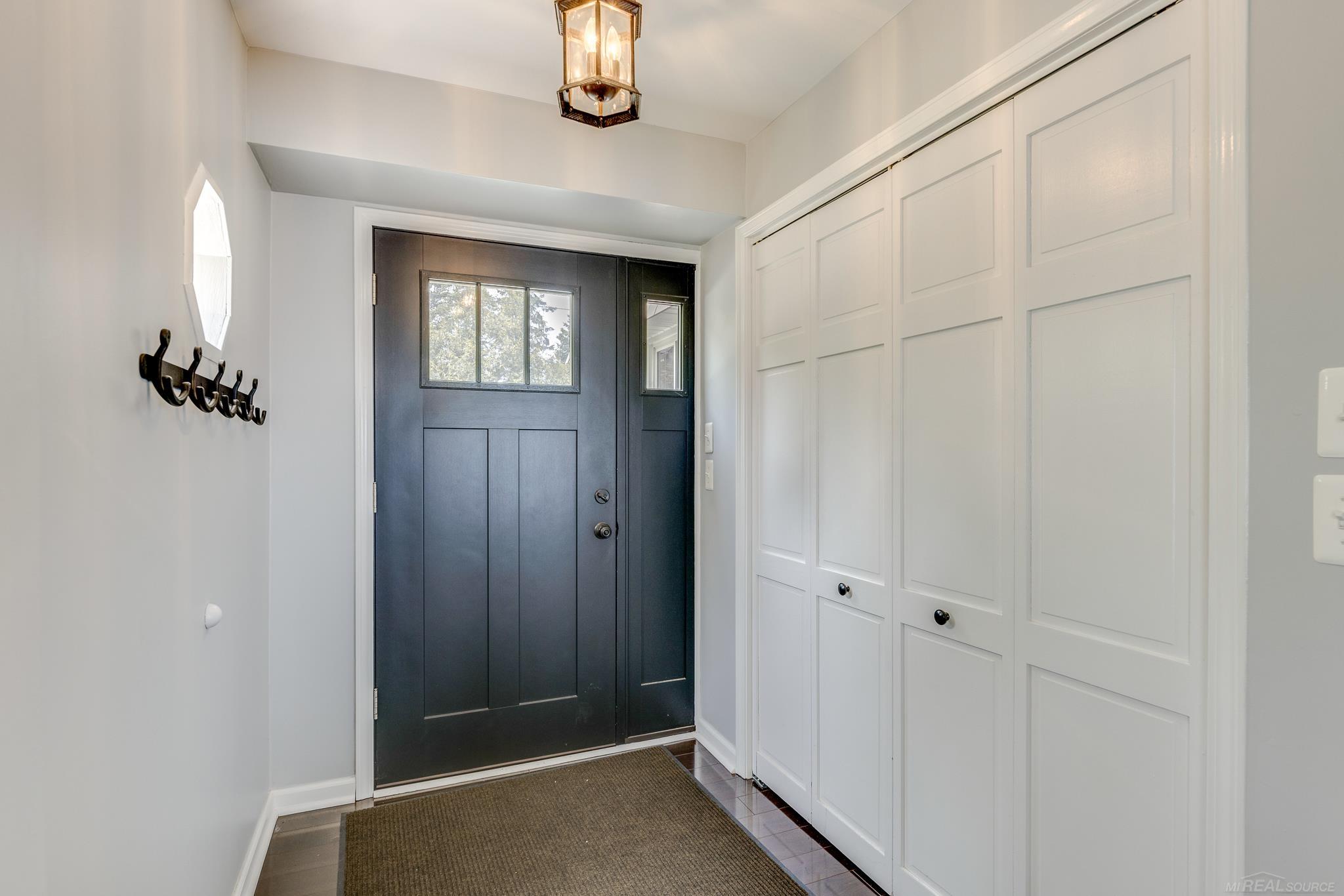 2012 North Lakeshore Road Carsonville, MI 48419 - Photo 16 of 90 West Side Entry/Foyer