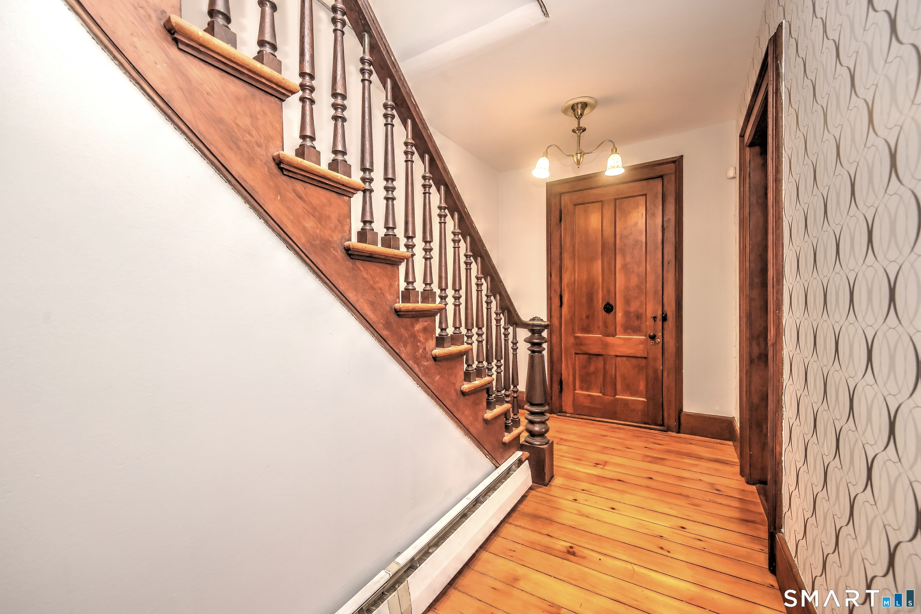 186 Jones Hill Road West Haven, CT 06516 - Photo 4 of 33 a view of entryway