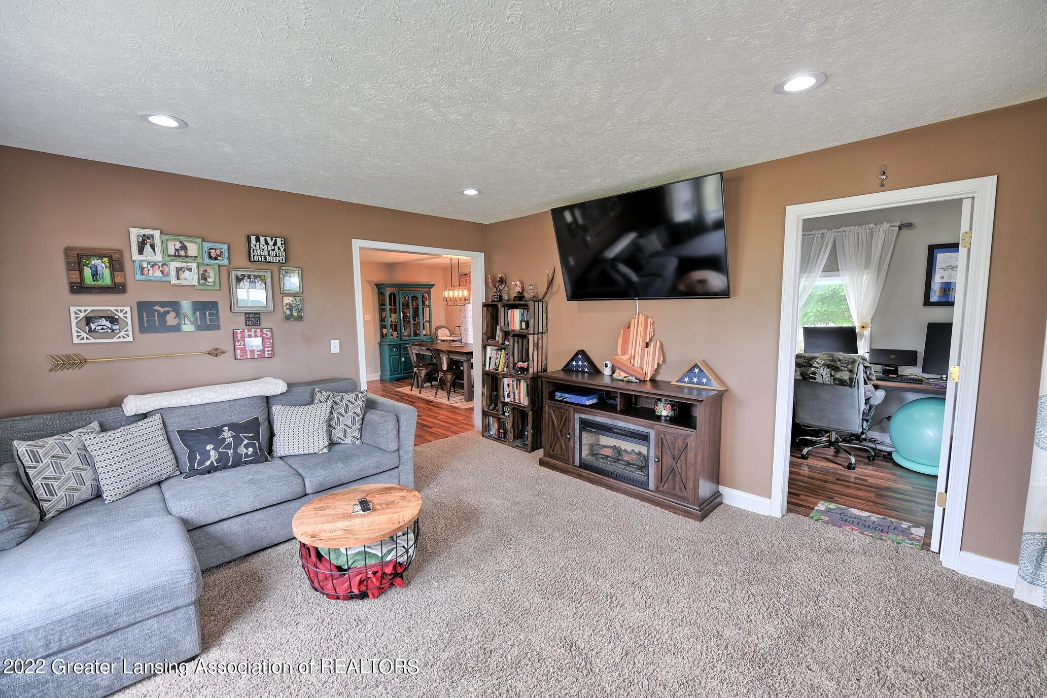 10909 Looking Glass Road Portland, MI 48875 - Photo 2 of 36 Living room