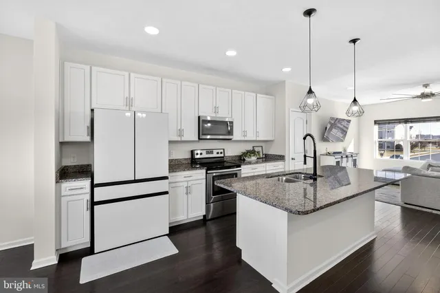 $399,900 | 827 Lissicasey Loop, Middletown, DE 19709