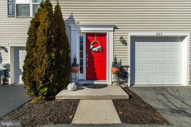 $399,900 | 827 Lissicasey Loop, Middletown, DE 19709