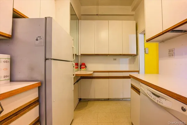 $2,750 | 102-55 67th Drive, Unit LF | Forest Hills Ward