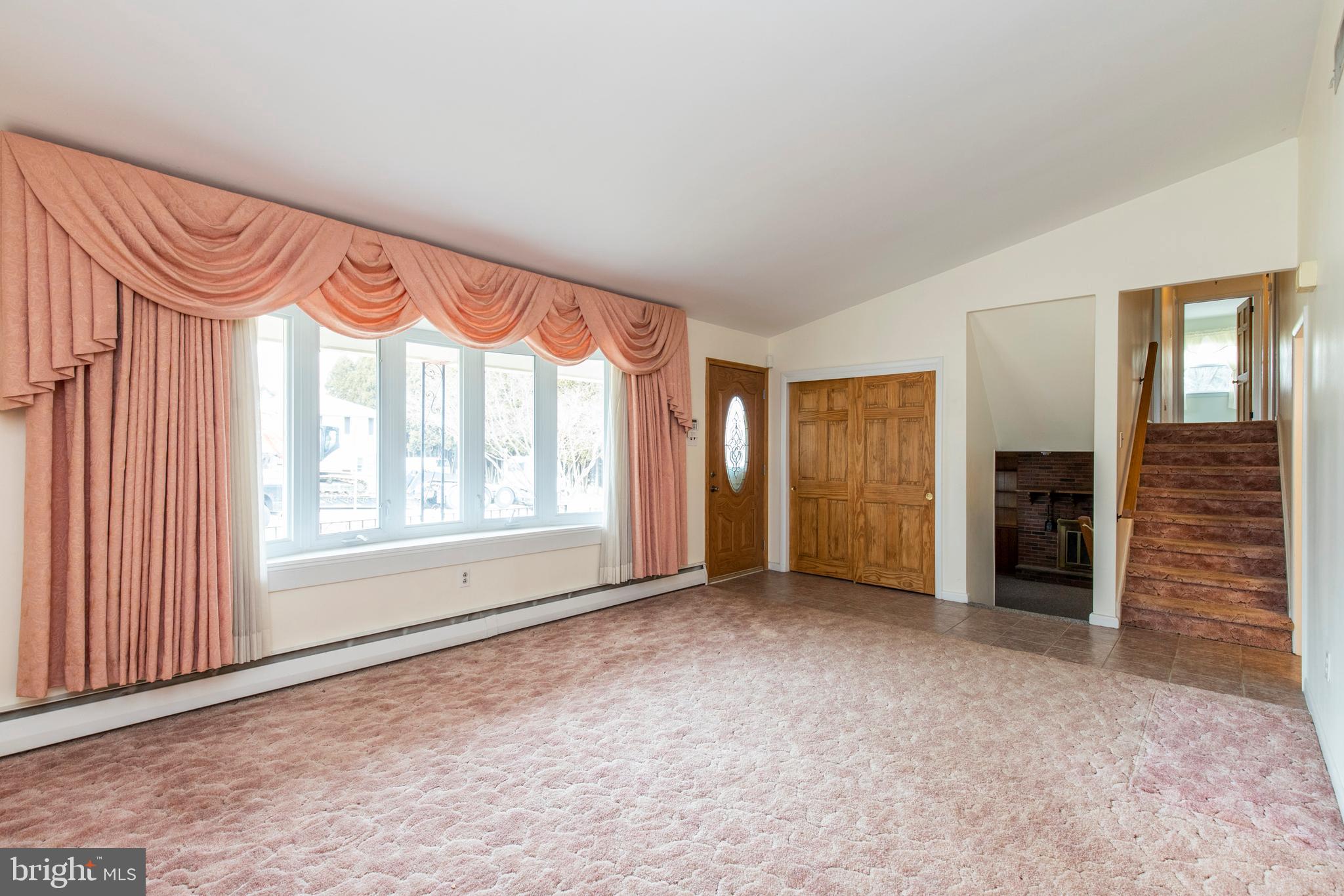101 James Road Broomall, PA 19008 - Photo 5 of 32 Living room with entrance foyer & closet