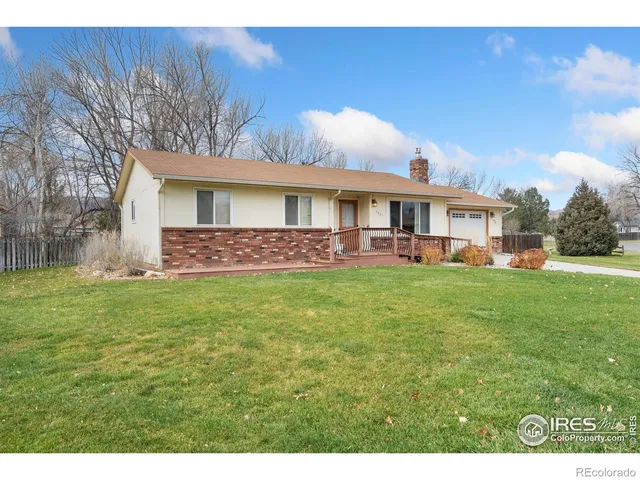 a view of house with a yard