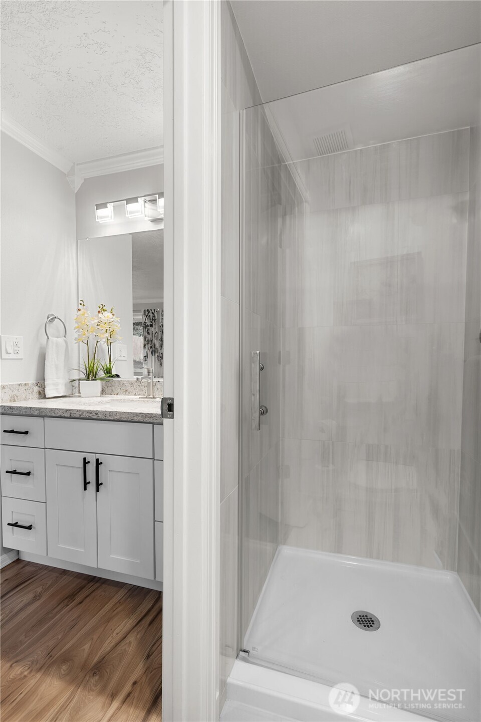 3907 Southwest 328th Street Federal Way, WA 98023 - Photo 21 of 40 a bathroom with a bathtub and a sink