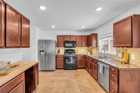 $270,000 | 16718 Warbler Drive, Conroe, TX 77385