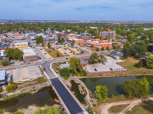 $164,900 | 304 South Mill Street, Pontiac, IL 61764