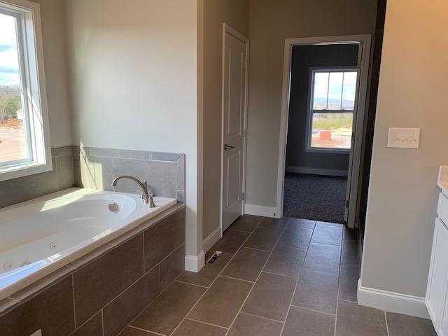 105 Hollyberry Road, Unit LOT 506 Oak Ridge, TN 37830 - Photo 11 of 27 Master Bath