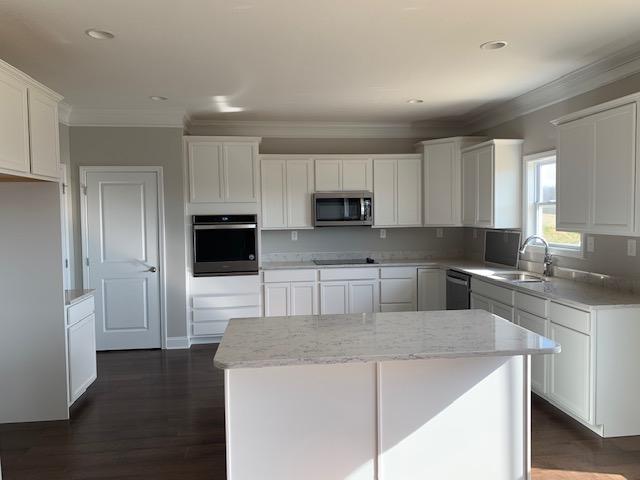 105 Hollyberry Road, Unit LOT 506 Oak Ridge, TN 37830 - Photo 9 of 27 Large Kitchen with Island