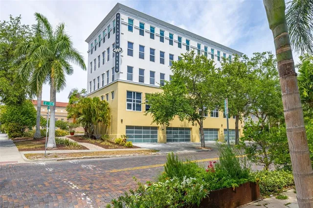 $3,750 | 205 5th Avenue North, Unit 301, St. Petersburg, FL 33701