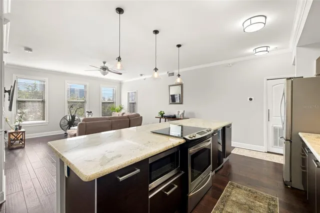 $3,750 | 205 5th Avenue North, Unit 301, St. Petersburg, FL 33701