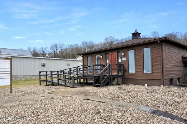 $1,200 | 50 West Market Street, Middleburg, PA 17842