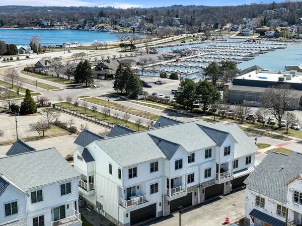 $1,765,000 | 278 High Street, Unit 9, Fontana, WI 53125