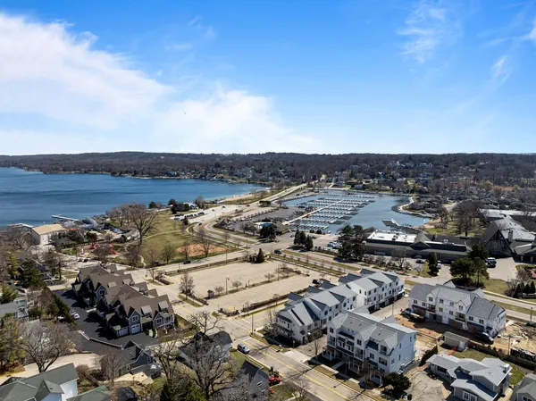 $1,765,000 | 278 High Street, Unit 9, Fontana, WI 53125