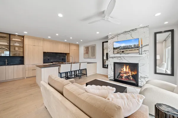 $1,765,000 | 278 High Street, Unit 9, Fontana, WI 53125