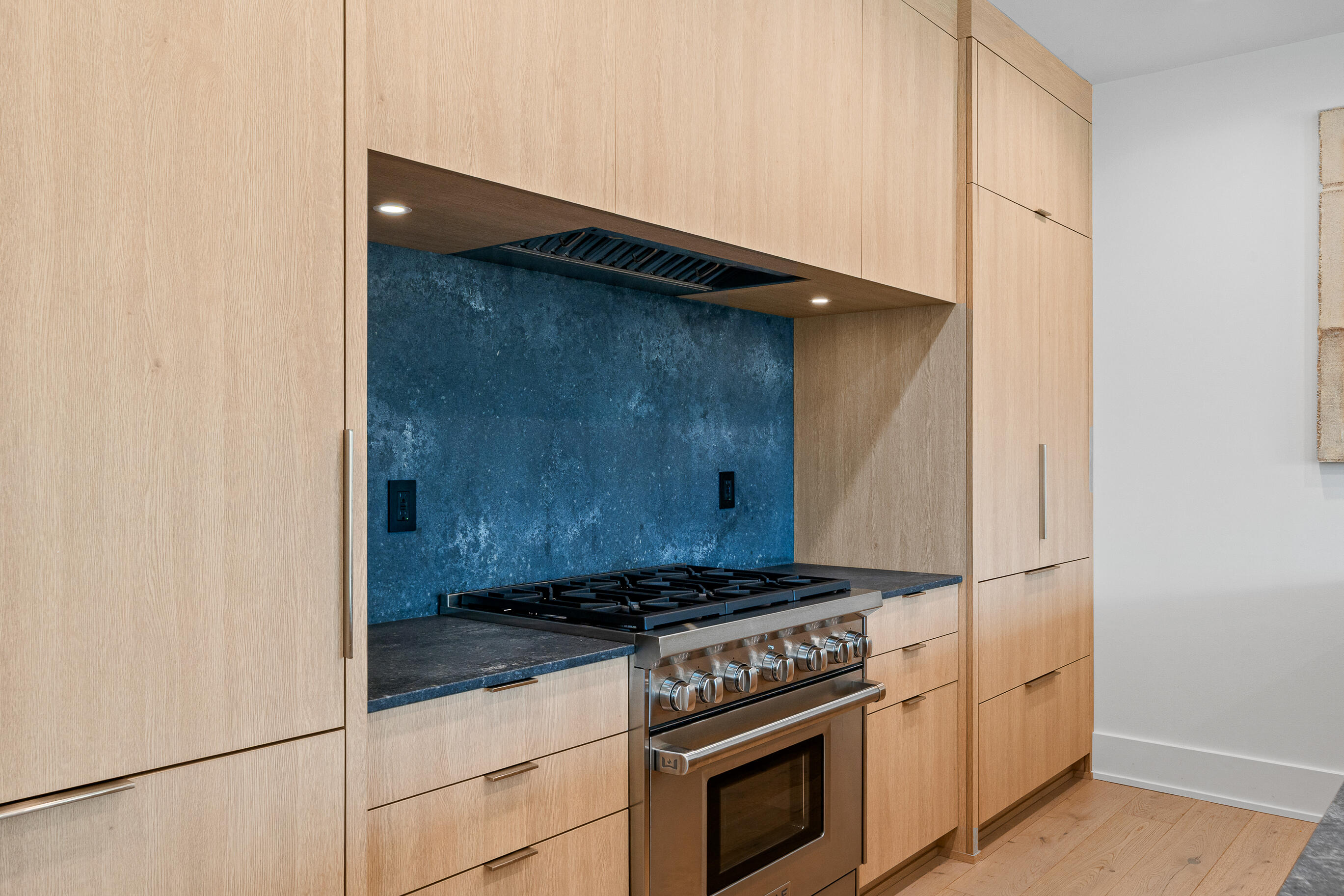 278 High Street, Unit 9 Fontana, WI 53125 - Photo 31 of 115 Wolf Stove