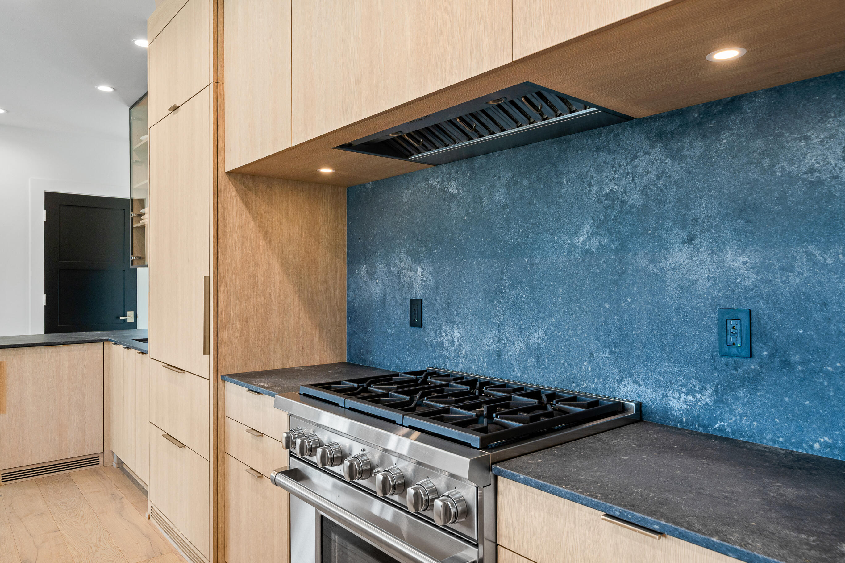 278 High Street, Unit 9 Fontana, WI 53125 - Photo 32 of 111 278 High St-51