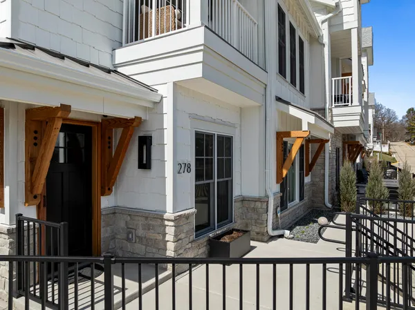 $1,765,000 | 278 High Street, Unit 9, Fontana, WI 53125