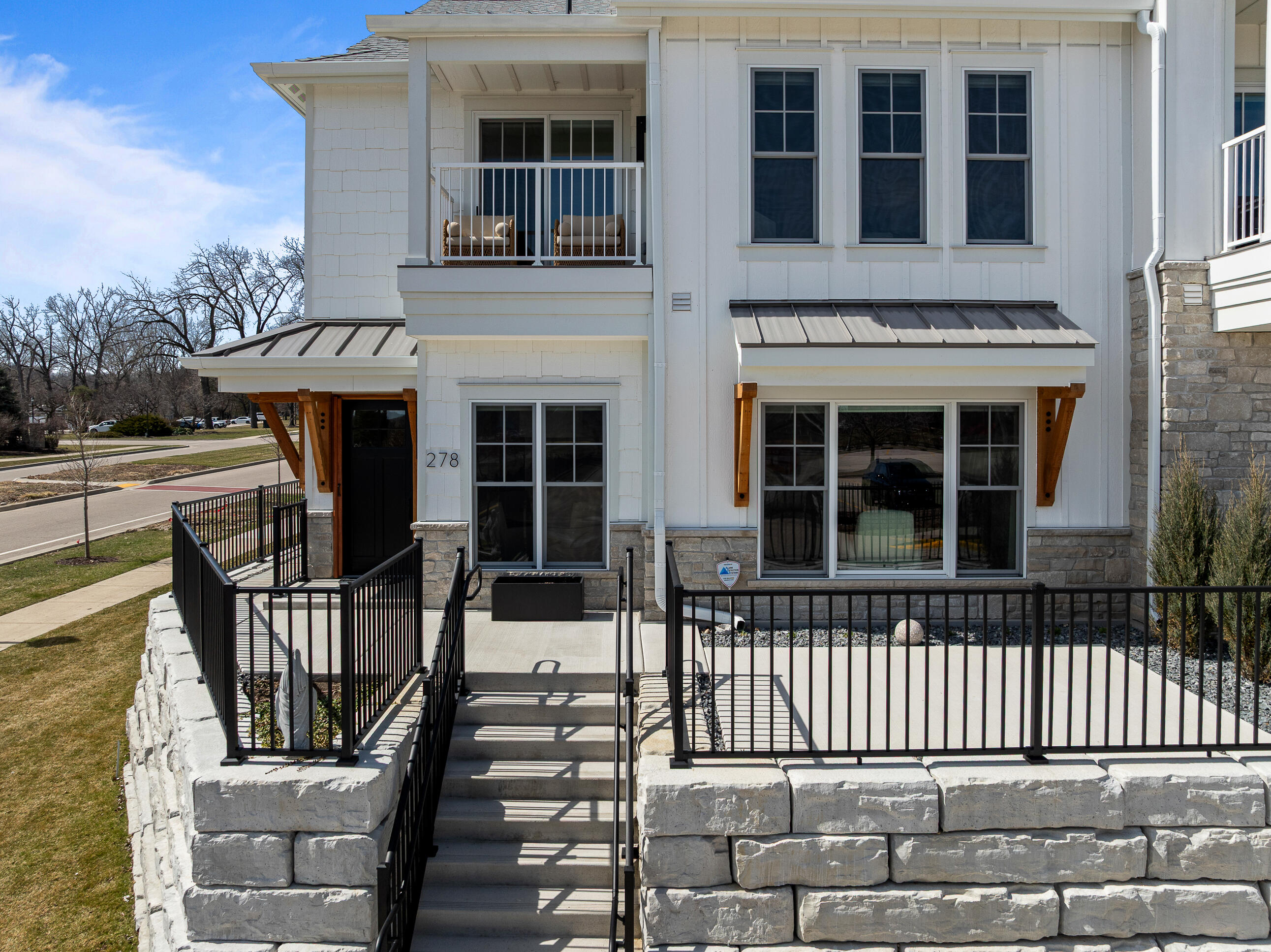 278 High Street, Unit 9 Fontana, WI 53125 - Photo 4 of 110 Beautiful Patio Area