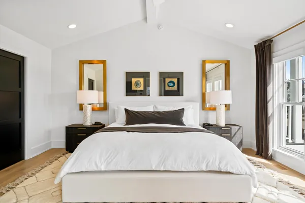 $1,765,000 | 278 High Street, Unit 9, Fontana, WI 53125