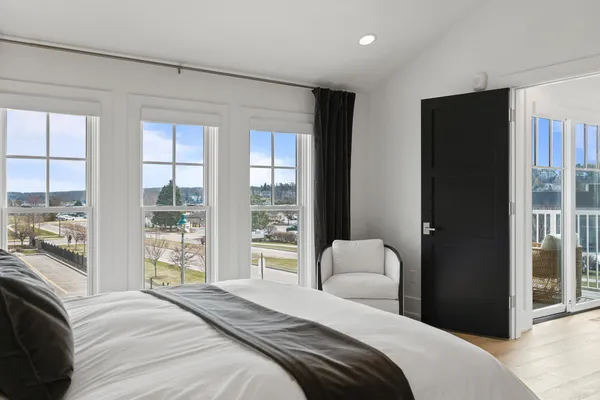 $1,765,000 | 278 High Street, Unit 9, Fontana, WI 53125