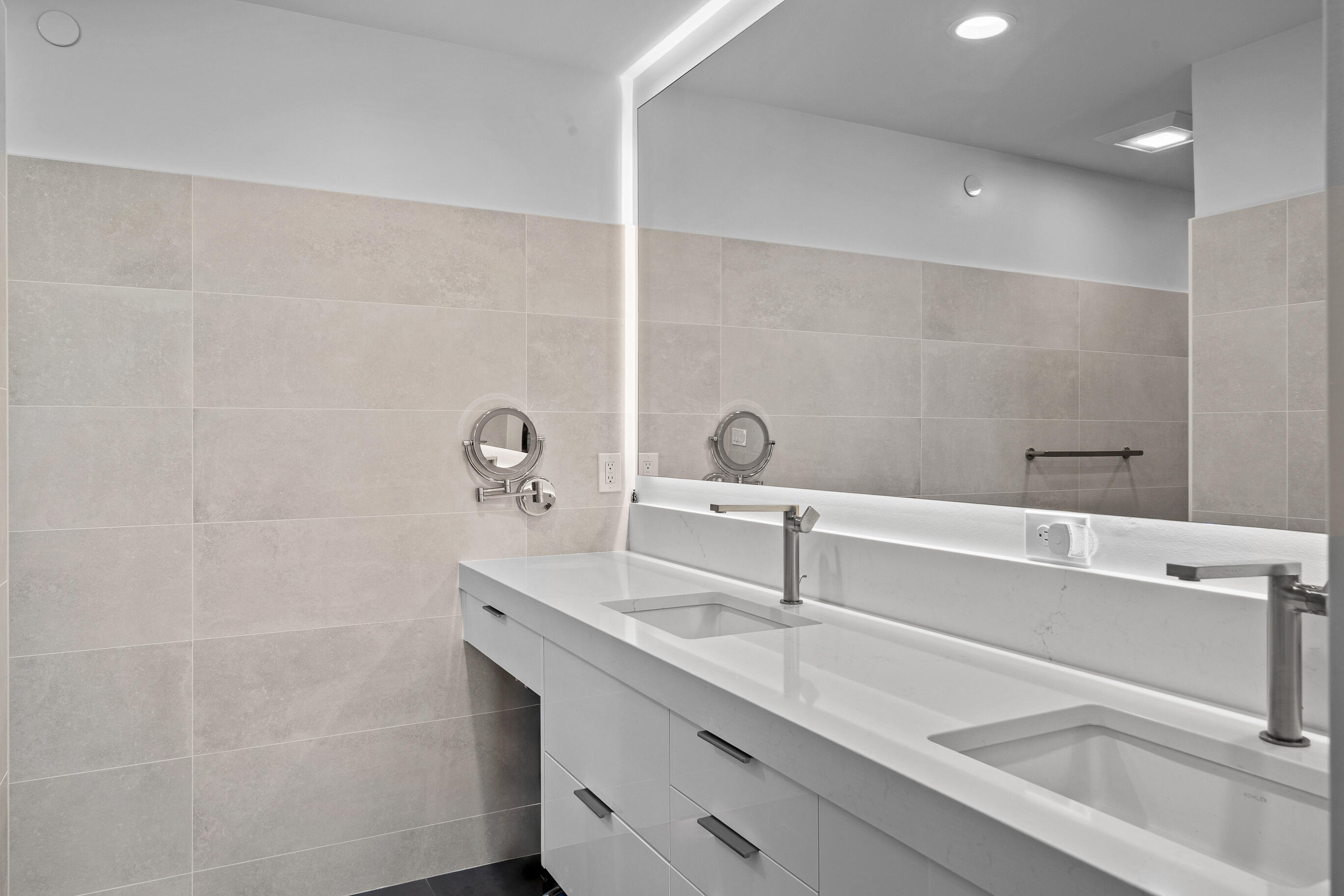 278 High Street, Unit 9 Fontana, WI 53125 - Photo 50 of 110 Primary Bathroom