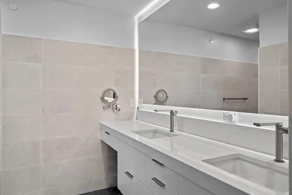 $1,765,000 | 278 High Street, Unit 9, Fontana, WI 53125