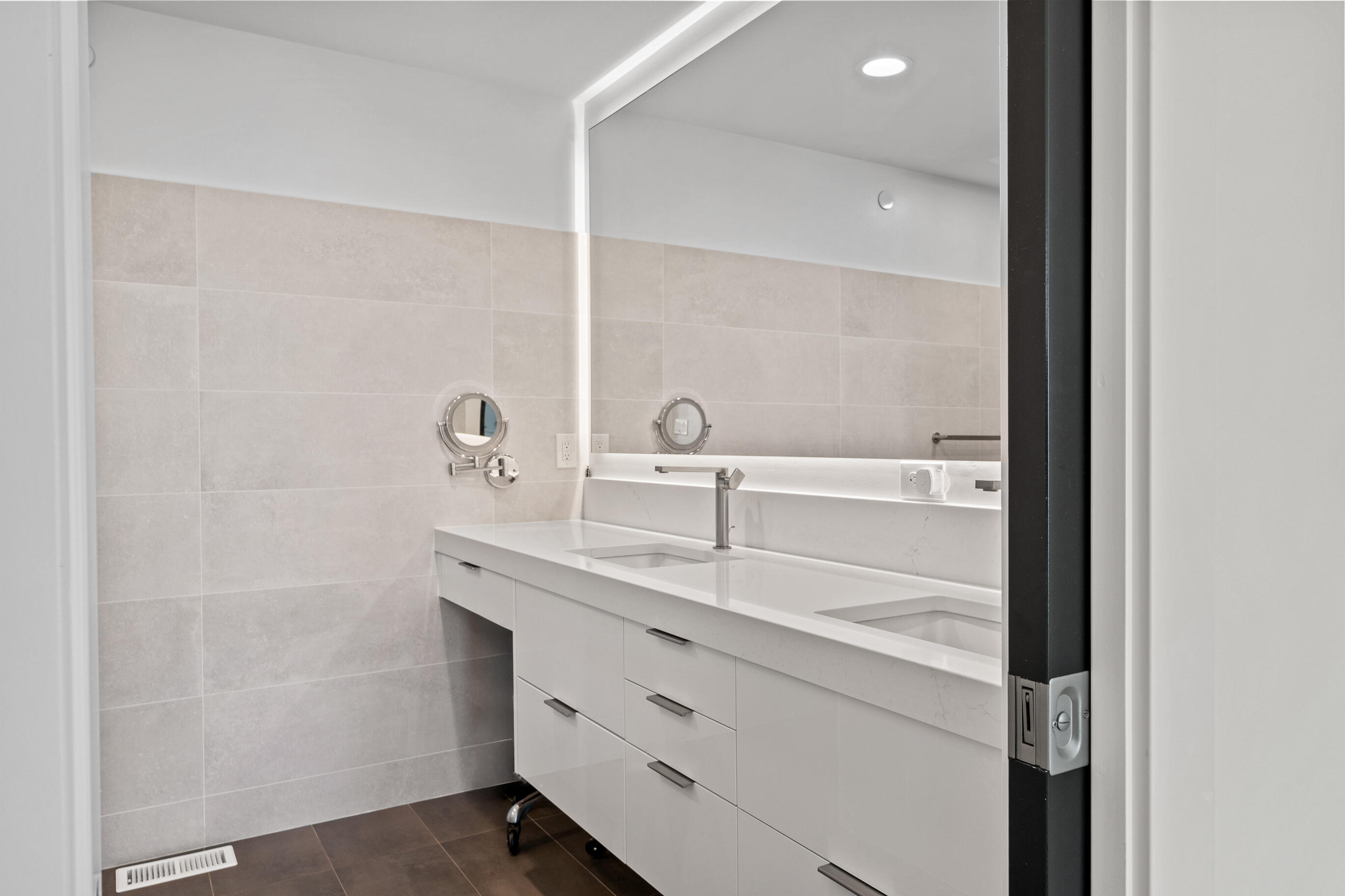 278 High Street, Unit 9 Fontana, WI 53125 - Photo 54 of 115 Double Sink