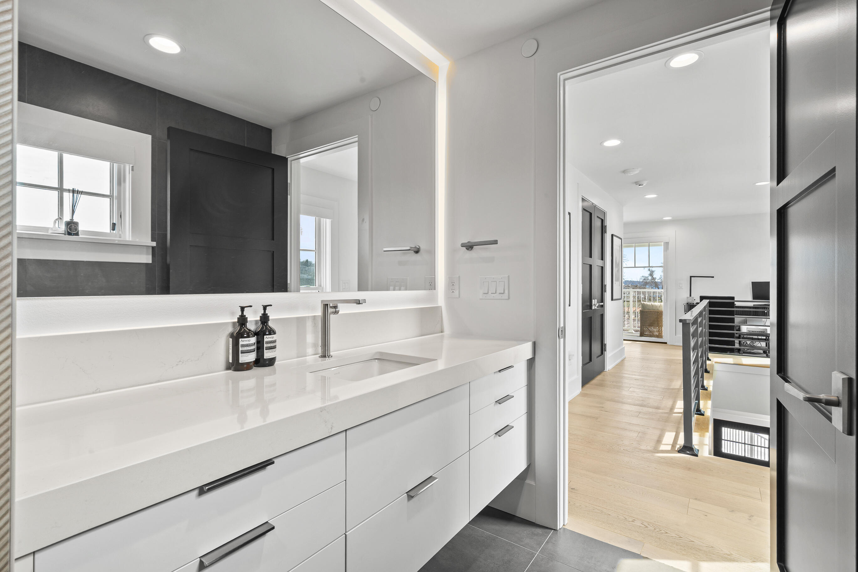 278 High Street, Unit 9 Fontana, WI 53125 - Photo 83 of 124 Full Bathroom