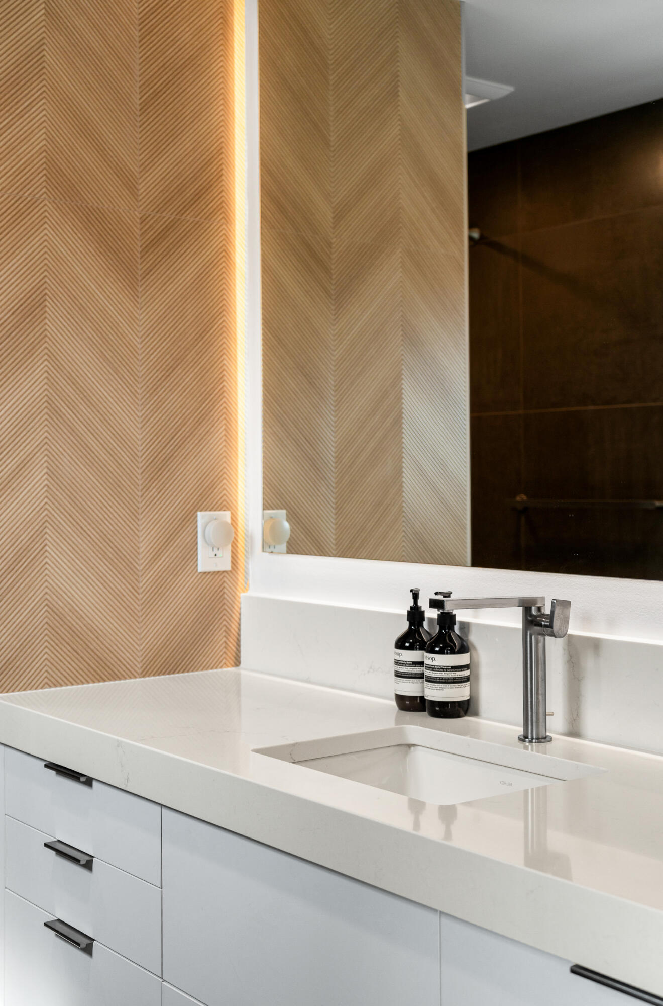 278 High Street, Unit 9 Fontana, WI 53125 - Photo 84 of 124 Chevron Style Tile