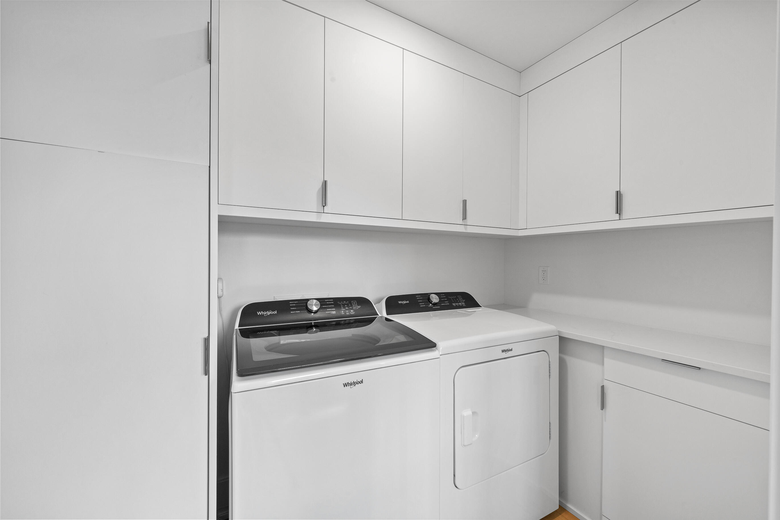 278 High Street, Unit 9 Fontana, WI 53125 - Photo 91 of 124 Laundry Room