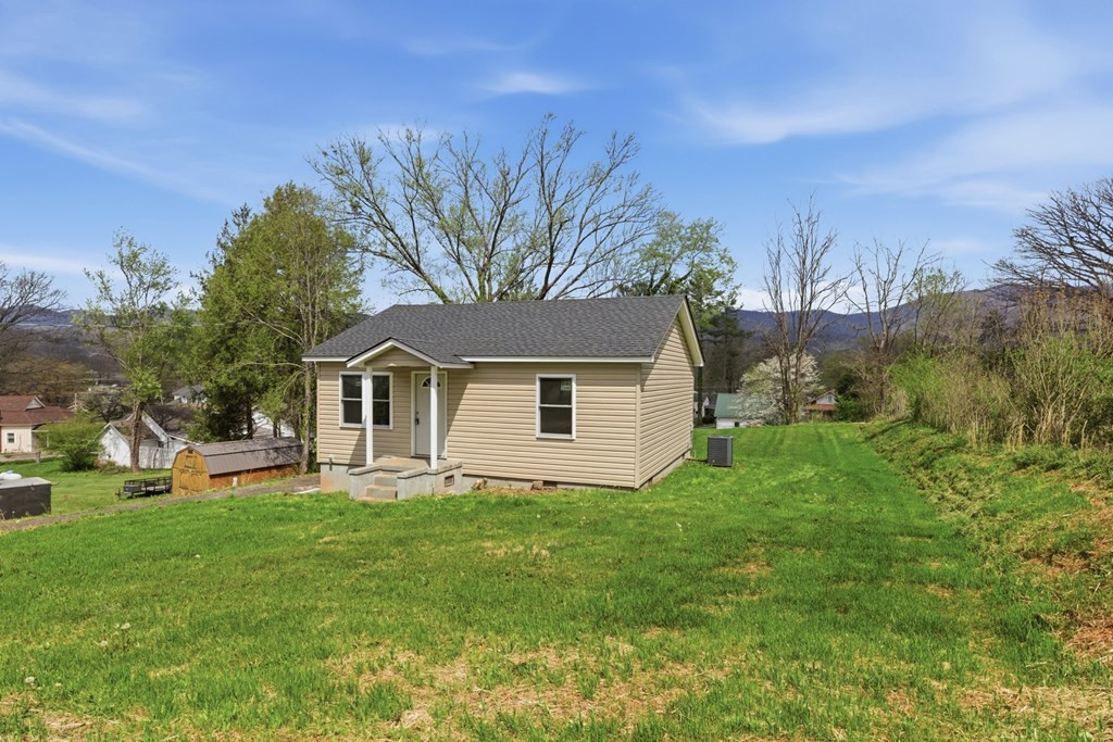 39 Justus Street Andrews, NC 28901 - Photo 4 of 40