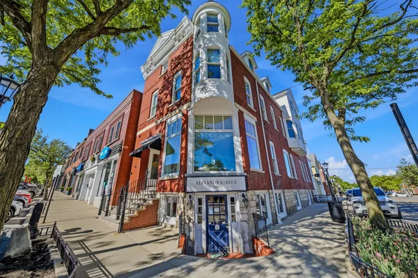 $7,000 | 102 South Washington Street, Unit OWNERS, Hinsdale, IL 60521