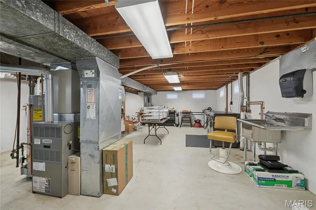 $525,000 | 323 Algonquin Drive, Ballwin, MO 63011