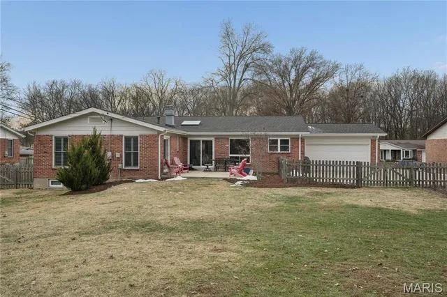 $525,000 | 323 Algonquin Drive, Ballwin, MO 63011