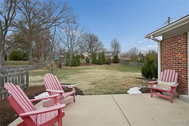 $525,000 | 323 Algonquin Drive, Ballwin, MO 63011