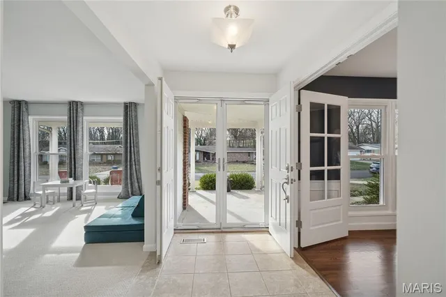 $525,000 | 323 Algonquin Drive, Ballwin, MO 63011