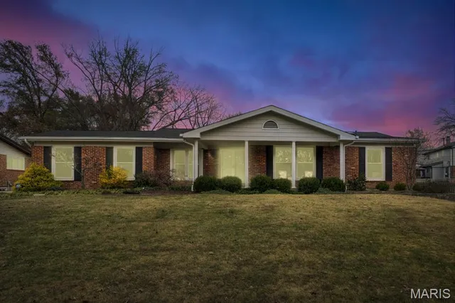 $525,000 | 323 Algonquin Drive, Ballwin, MO 63011