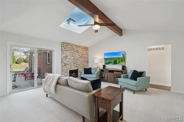 $525,000 | 323 Algonquin Drive, Ballwin, MO 63011