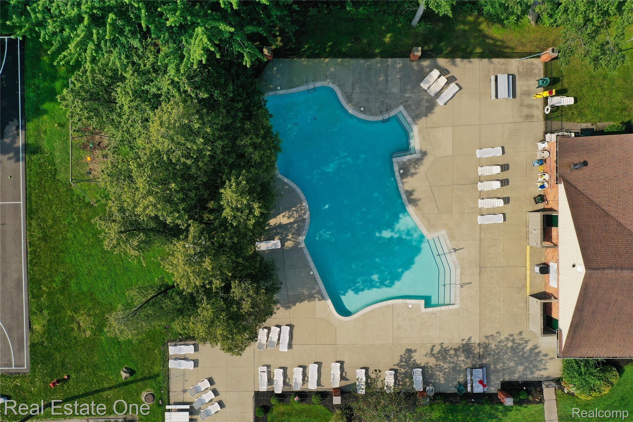 1360 Crescent Lane, Unit 304 Rochester, MI 48306 - Photo 31 of 41 King's Cove Pool