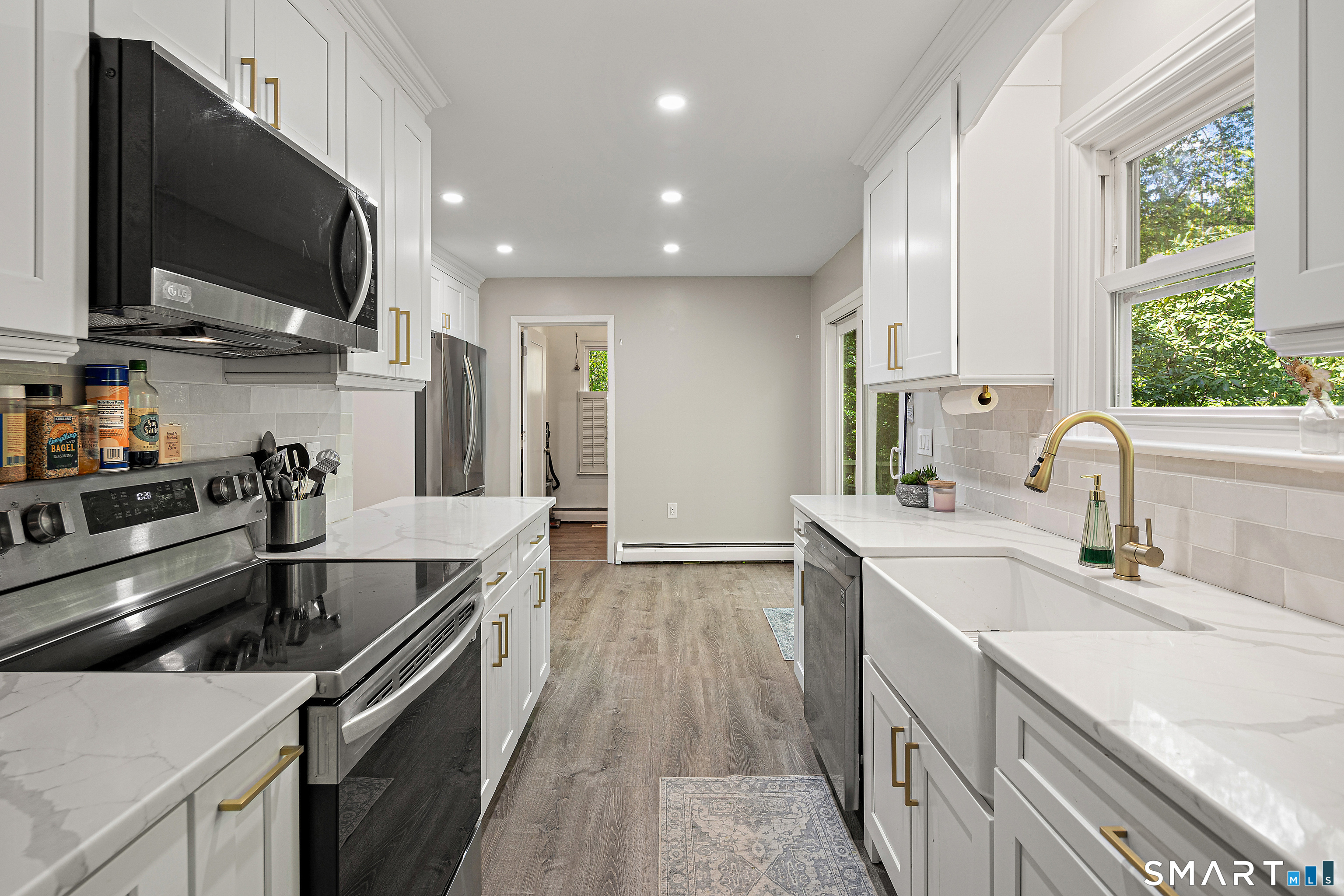 421 Chestnut Hill Road Stamford, CT 06903 - Photo 9 of 32 Gallery Image 9