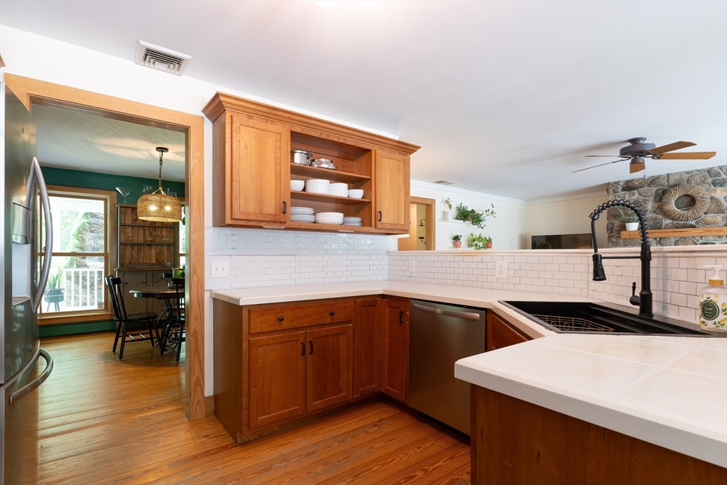 132 Springfield Road Belchertown, MA 01007 - Photo 5 of 42