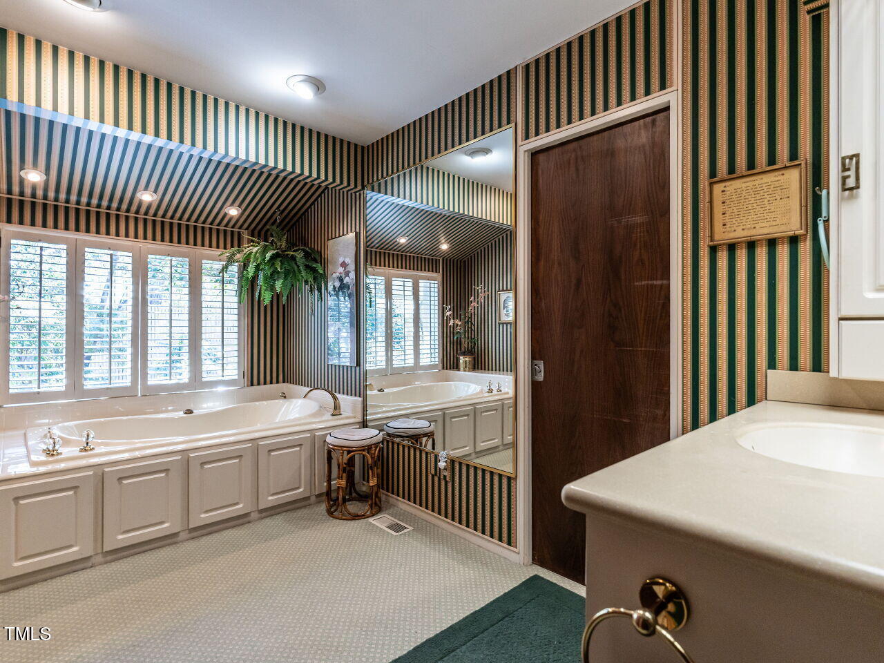 3206 Sussex Road Raleigh, NC 27612 - Photo 32 of 51 032-1280x960-his-and-her-baths