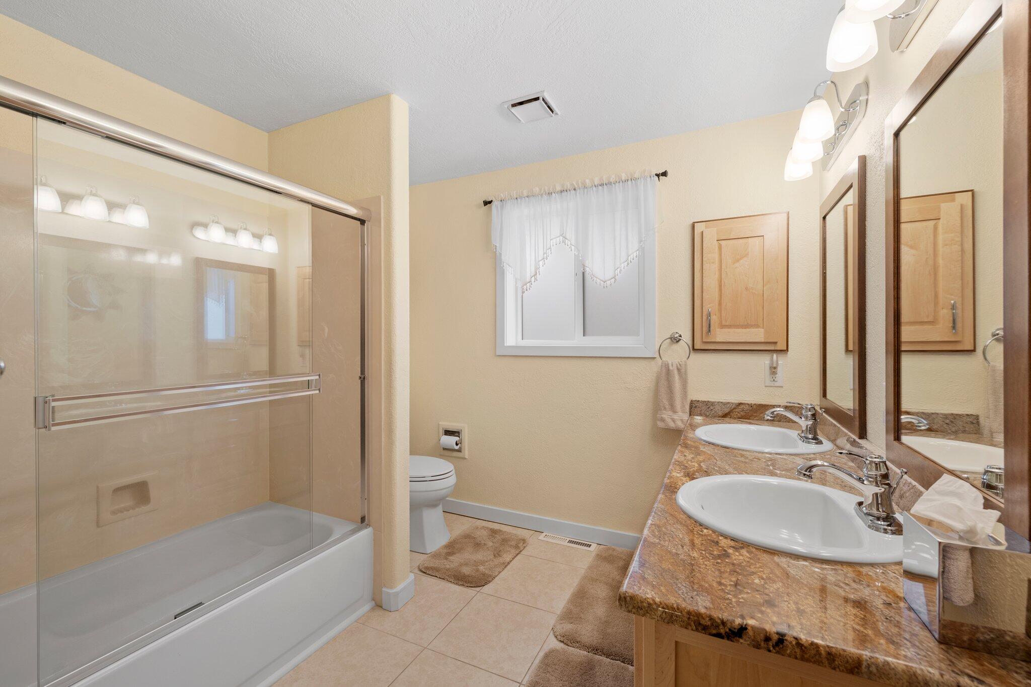 2610 Roberts Road Medford, OR 97504 - Photo 27 of 43 29-web-or-mls-_D9A3883