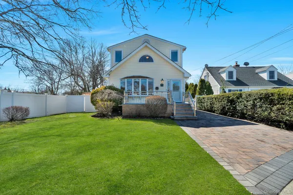 $998,888 | 76 Balcom Road, Farmingdale, NY 11735