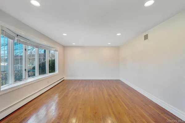 $998,888 | 76 Balcom Road, Farmingdale, NY 11735