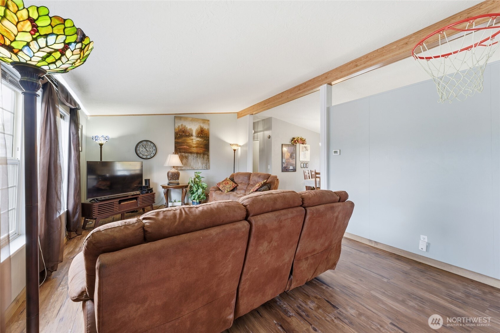 905 Cowl Street Milton Freewater, OR 97862 - Photo 20 of 32 a living room with furniture and a chandelier