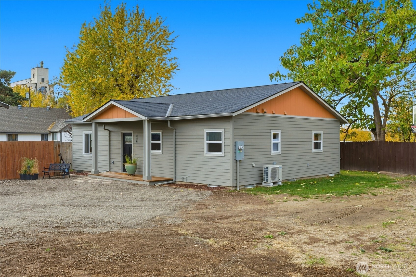 905 Cowl Street Milton Freewater, OR 97862 - Photo 2 of 32 a front view of a house with a garden