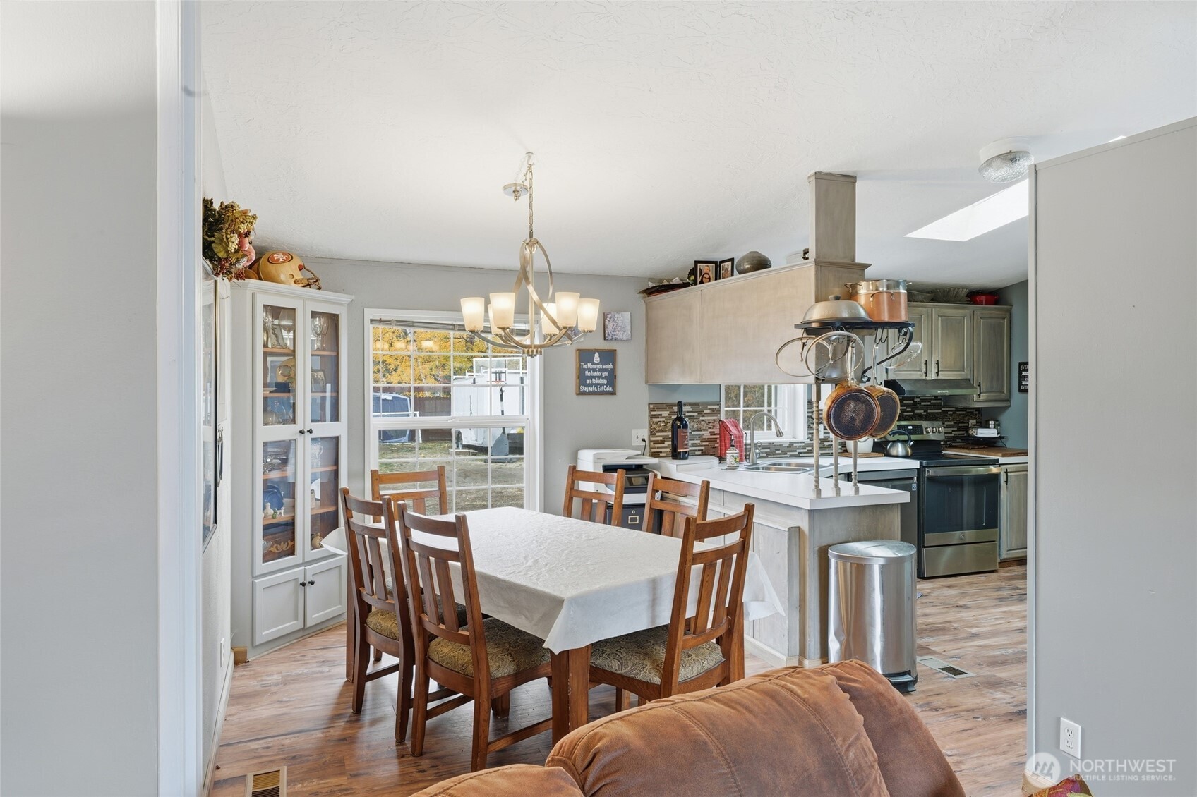 905 Cowl Street Milton Freewater, OR 97862 - Photo 21 of 32 a view of a dining room with furniture