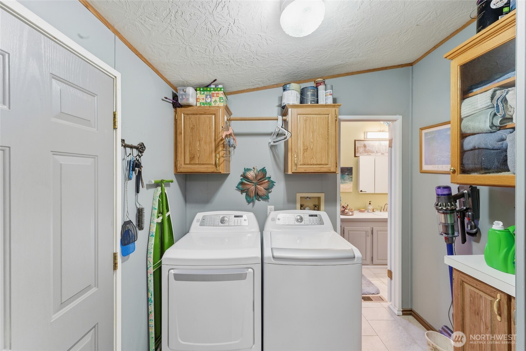 905 Cowl Street Milton Freewater, OR 97862 - Photo 25 of 32 a utility room with dryer and washer